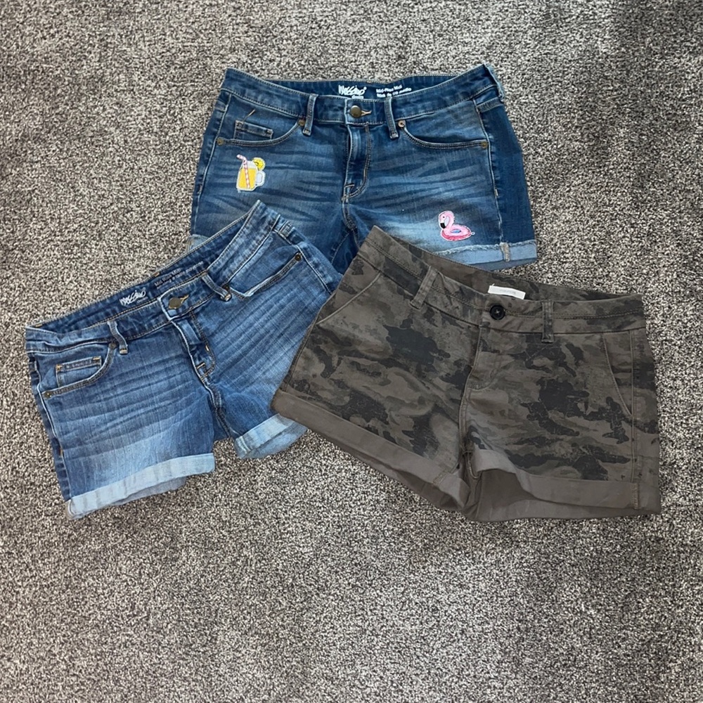 Mossimo Maurice camo denim shorts